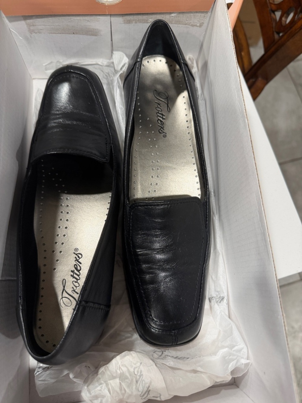 Trotters Black Leather Slip-On Loafers